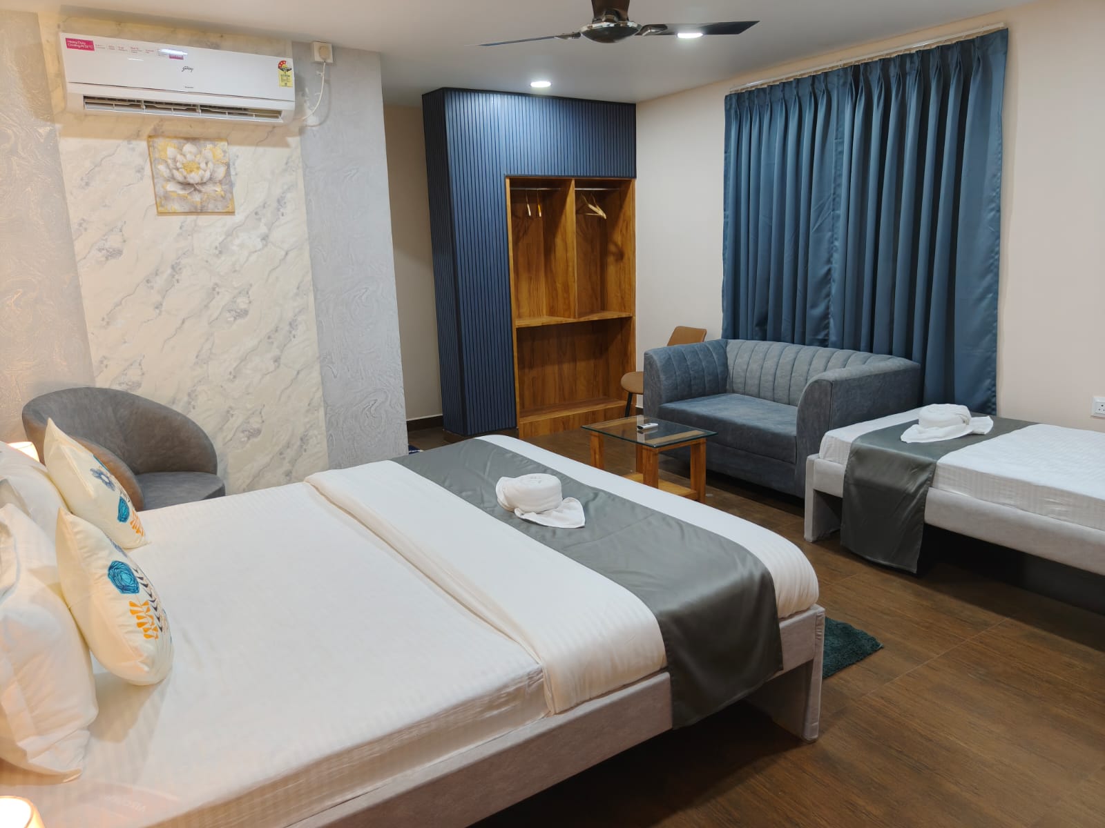 Comfortable guest room at Majestic Inn